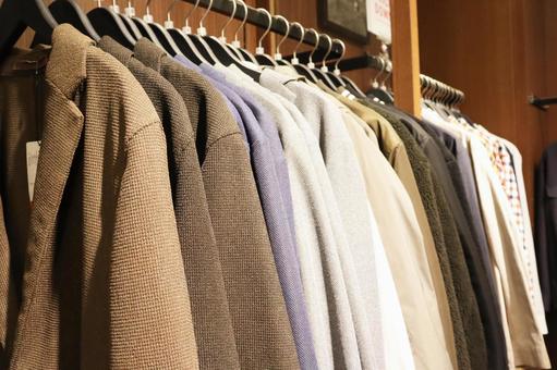 衣替えで出た衣類などを処分する時の注意点