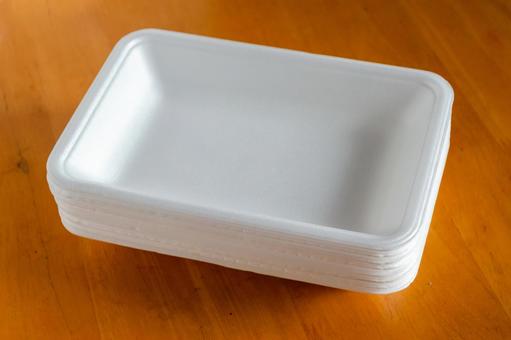 回収された食品トレーはどうリサイクルされる?